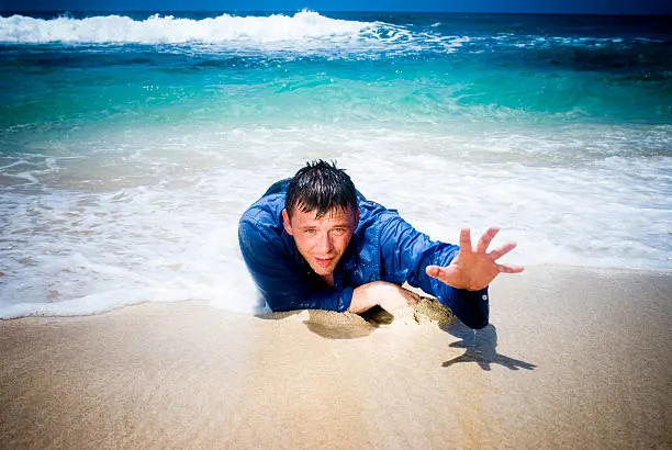 Shipwrecked man reached the shore